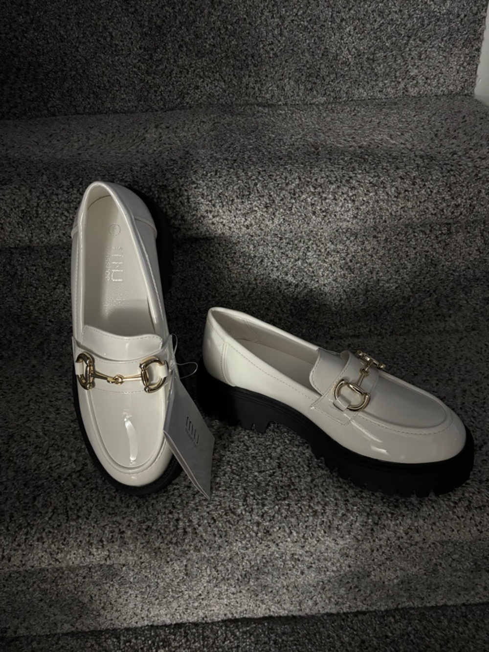 Musshoe Women’s White Platform Patent Loafers with Gold Buckle Accent Size 6 - Picture 7 of 12